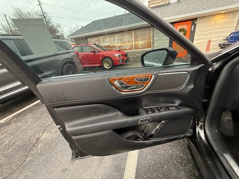 Used 2017 Lincoln Continental Reserve w/ Climate Package image 11