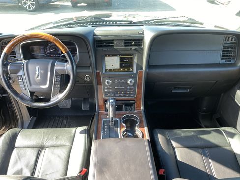 Used 2016 Lincoln Navigator Select image 23