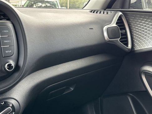 Used 2025 Kia Soul LX w/ LX Technology Package FWD image 33
