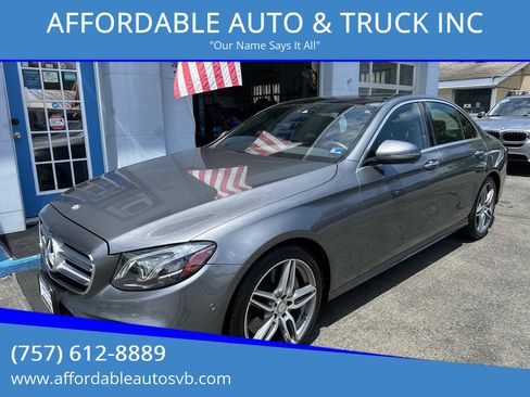 Used 2017 Mercedes-Benz E 300 4MATIC image 1