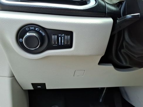 Used 2023 Chrysler Voyager LX FWD image 17