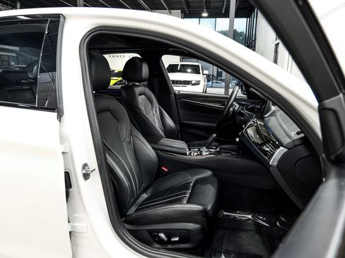 Used 2018 BMW 540i w/ M Sport Package image 44