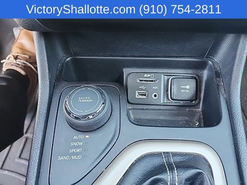 Certified 2016 Jeep Cherokee Latitude w/ Safety/Convenience Group image 8