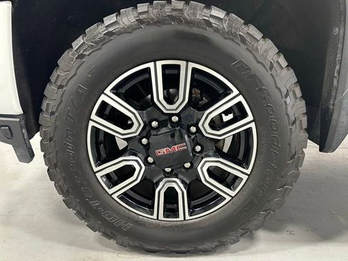 Used 2022 GMC Sierra 2500 AT4 image 62