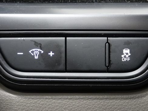 Used 2025 Kia Carnival FWD image 13