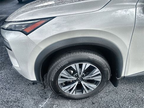 Used 2023 Nissan Rogue SV image 16