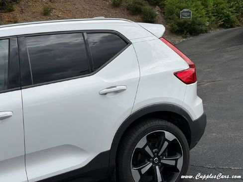 Used 2022 Volvo XC40 T5 Momentum w/ Premium Package AWD/4WD image 31