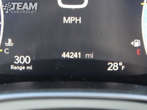 Used 2025 Chrysler Pacifica Limited image 16