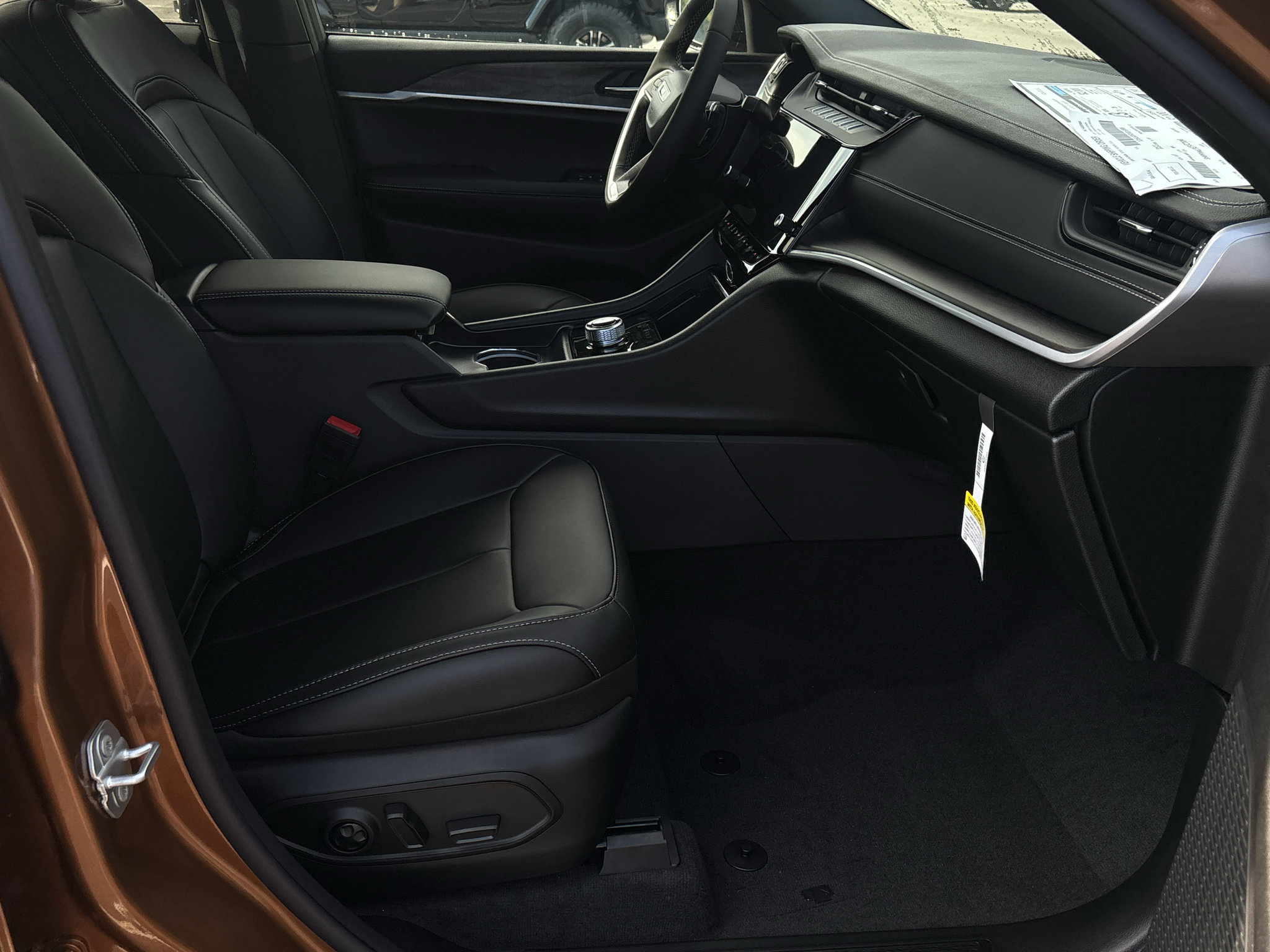 New 2027 Jeep Grand Cherokee Limited w/ Limited Altitude Package RWD image 17