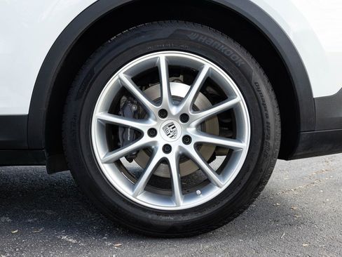 Used 2024 Porsche Cayenne image 50