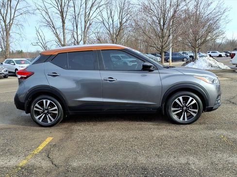 Used 2018 Nissan Kicks SV image 7