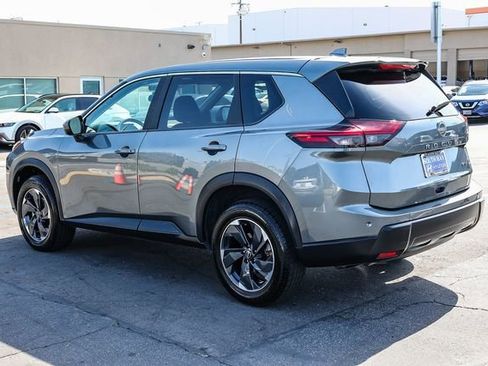 Used 2024 Nissan Rogue SV FWD image 4