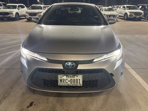 Used 2020 Toyota Corolla LE image 3