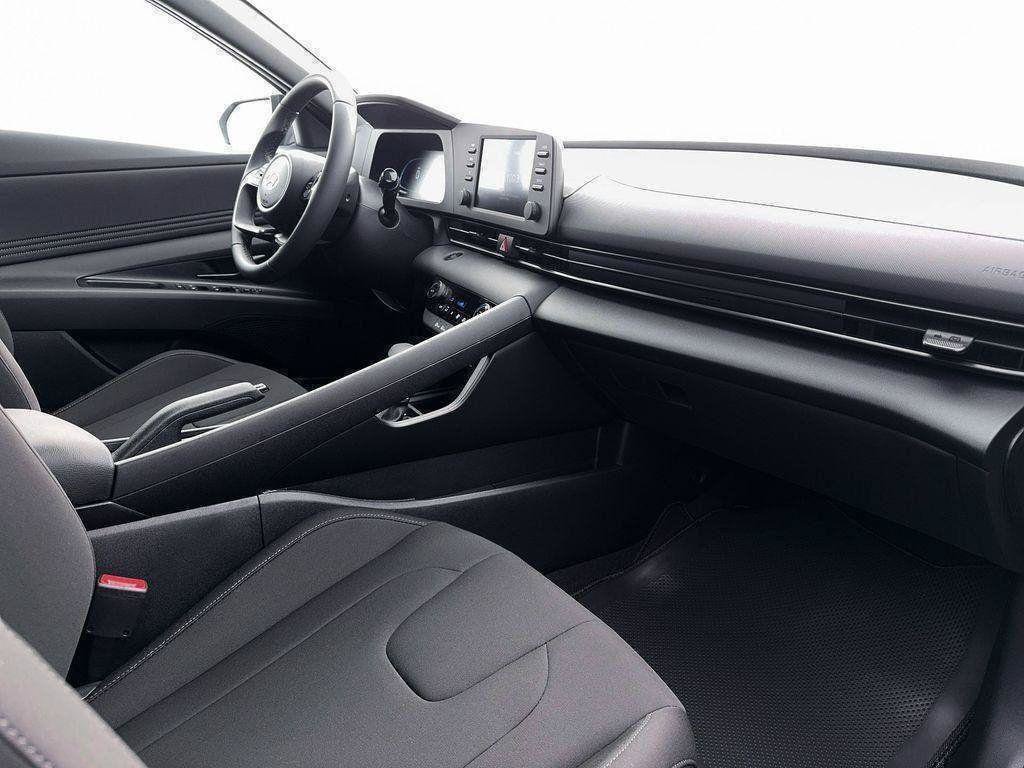 New 2026 Hyundai Elantra SEL Sport FWD image 15