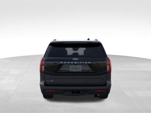 New 2026 Ford Expedition Active image 5