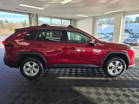 Used 2021 Toyota RAV4 LE image 2