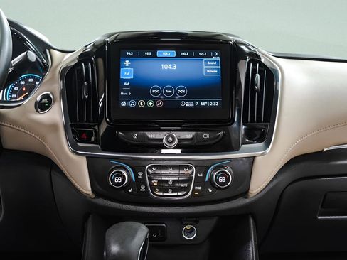 Used 2023 Chevrolet Traverse LT FWD image 14