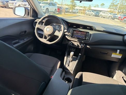 Certified 2025 Nissan Kicks Play S image 14