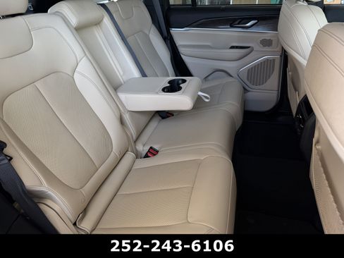 Used 2022 Jeep Grand Cherokee Limited 4xe w/ Luxury Tech Group II AWD/4WD image 40