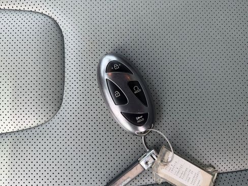 Used 2025 Hyundai Elantra Limited image 25