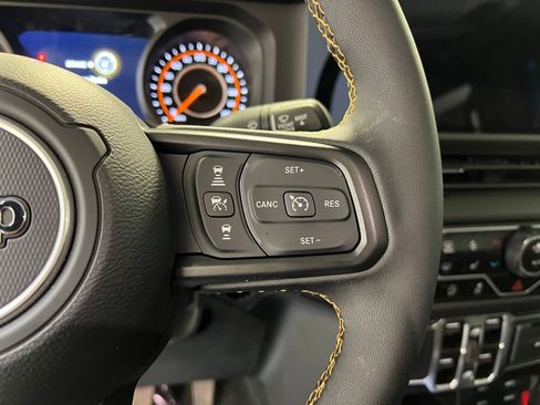 Used 2024 Jeep Gladiator Sport image 19