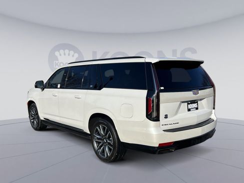 Used 2023 Cadillac Escalade ESV Sport w/ Touring Package image 4