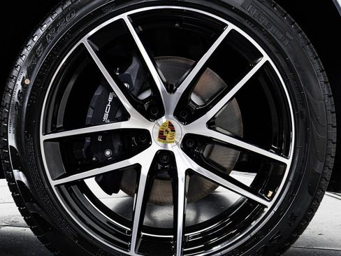 Certified 2025 Porsche Macan image 22