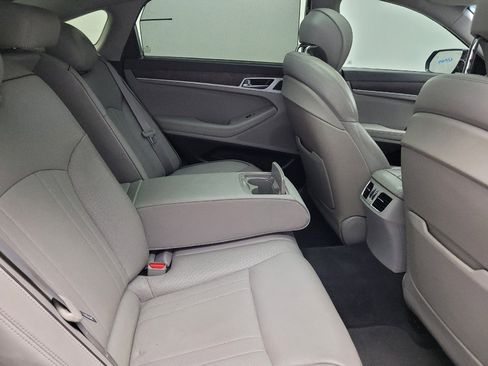 Used 2015 Hyundai Genesis 5.0 RWD image 19