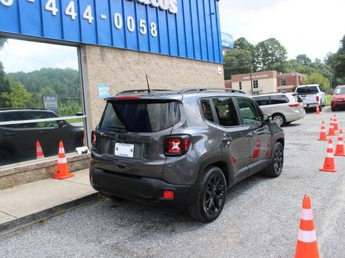 Used 2018 Jeep Renegade Altitude w/ UConnect 8.4 Nav Group image 4