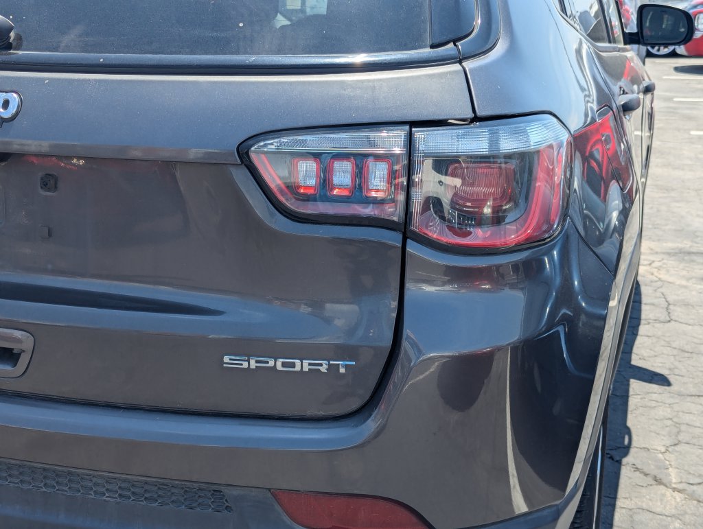 Used 2018 Jeep Compass Sport AWD/4WD image 3