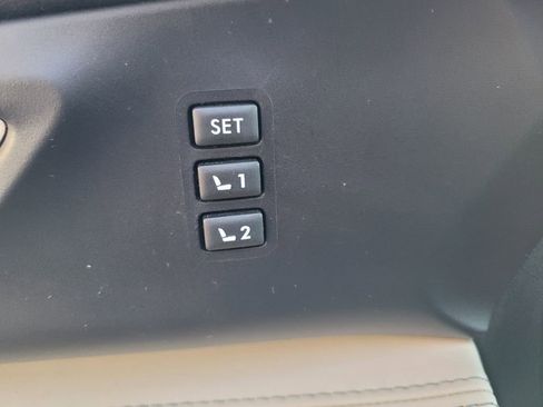 Used 2022 Subaru Ascent Limited w/ Technology Package image 22