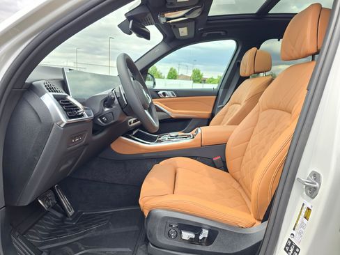 New 2026 BMW X5 xDrive40i w/ M Sport Package AWD/4WD image 11