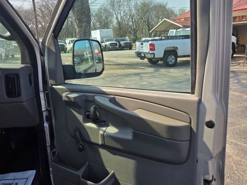 Used 2006 GMC Savana 1500 Passenger image 38