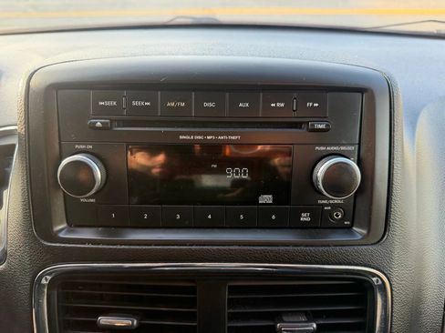 Used 2013 Dodge Grand Caravan SXT image 18