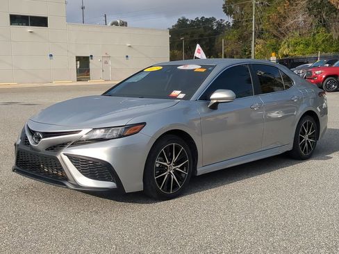 Used 2023 Toyota Camry SE image 10