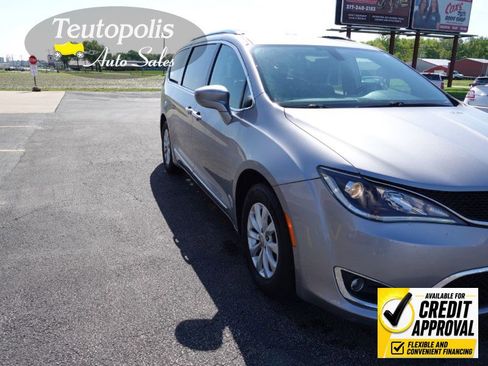 Used 2019 Chrysler Pacifica Touring-L FWD image 8