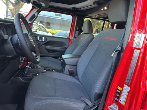 Used 2024 Jeep Gladiator Rubicon w/ Technology Group image 19