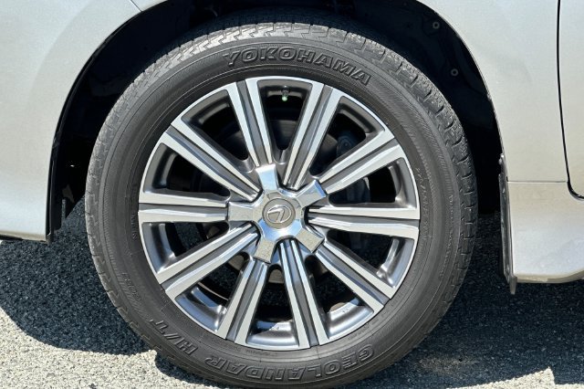 Used 2016 Lexus LX 570 4WD w/ Luxury Package image 36