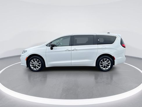 Used 2024 Chrysler Pacifica Touring-L AWD/4WD image 5