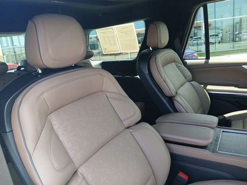 Used 2025 Lincoln Navigator Black Label AWD/4WD image 21