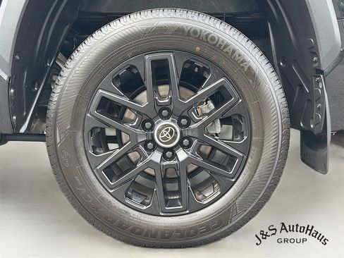 Used 2024 Toyota Tundra Limited AWD/4WD image 37