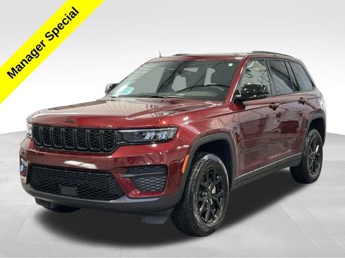 Used 2024 Jeep Grand Cherokee Altitude image 3