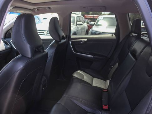 Used 2016 Volvo XC60 T5 Premier w/ Proximity Package FWD image 23