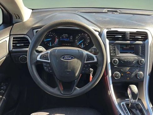 Used 2014 Ford Fusion SE image 29