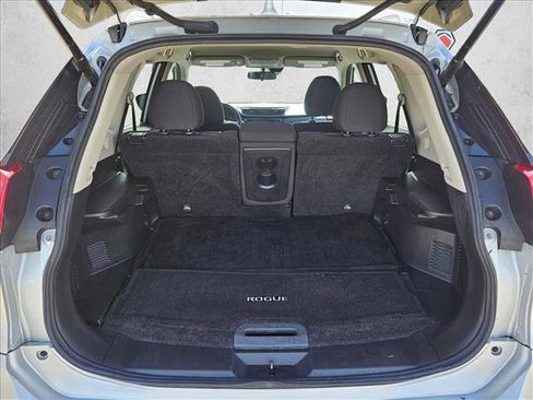 Used 2019 Nissan Rogue SV w/ Premium Package image 18
