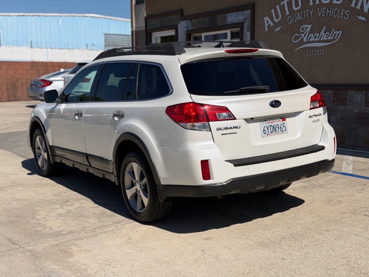 Used 2013 Subaru Outback 2.5i Limited w/ Special Appearance Pkg AWD/4WD image 8