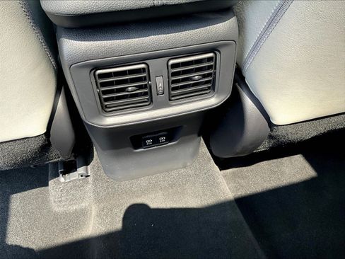 Used 2019 Toyota RAV4 Limited AWD/4WD image 10
