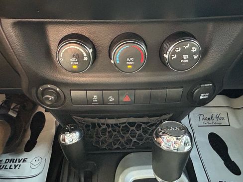 Used 2014 Jeep Wrangler Unlimited Sport w/ Quick Order Package 24S AWD/4WD image 21