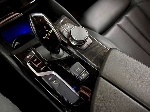 Used 2019 BMW 530e RWD image 37