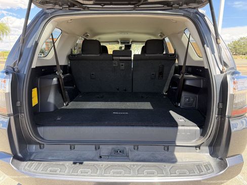 Used 2020 Toyota 4Runner SR5 AWD/4WD image 5